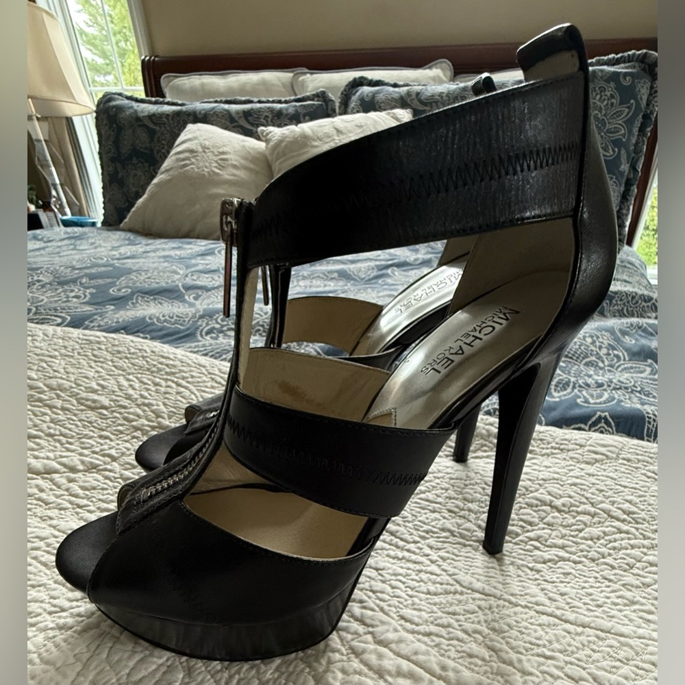 NWOB Michael Kors Black Strappy Platform Heels - Size US 9 - Picture 7 of 9